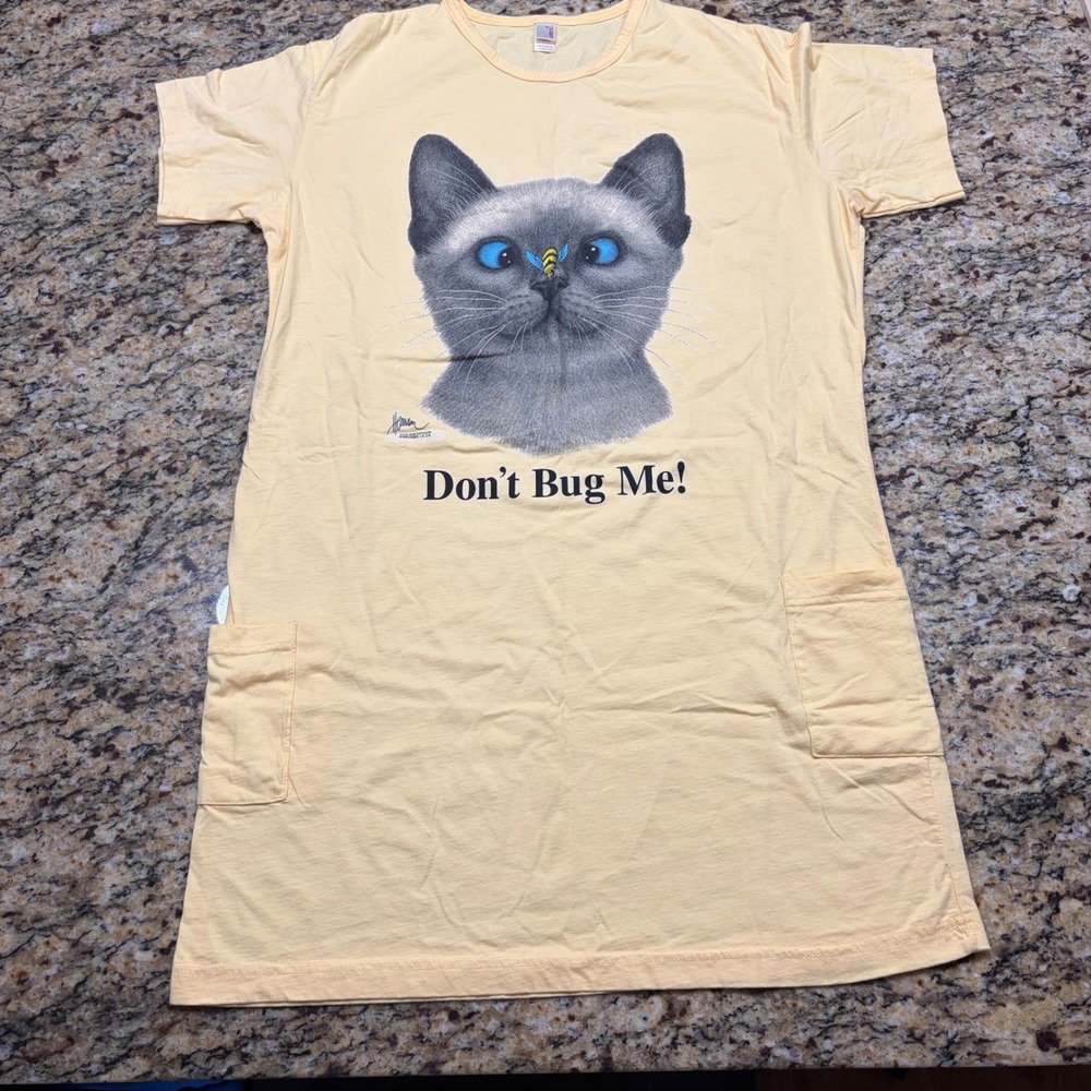 Vintage Dont Bug Me Siamese Cat T-Shirt Night Dress Yellow Pocket v